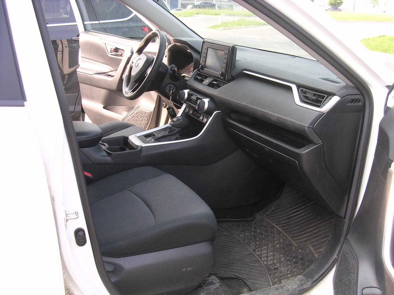2021 Toyota RAV4 LE - Photo #10