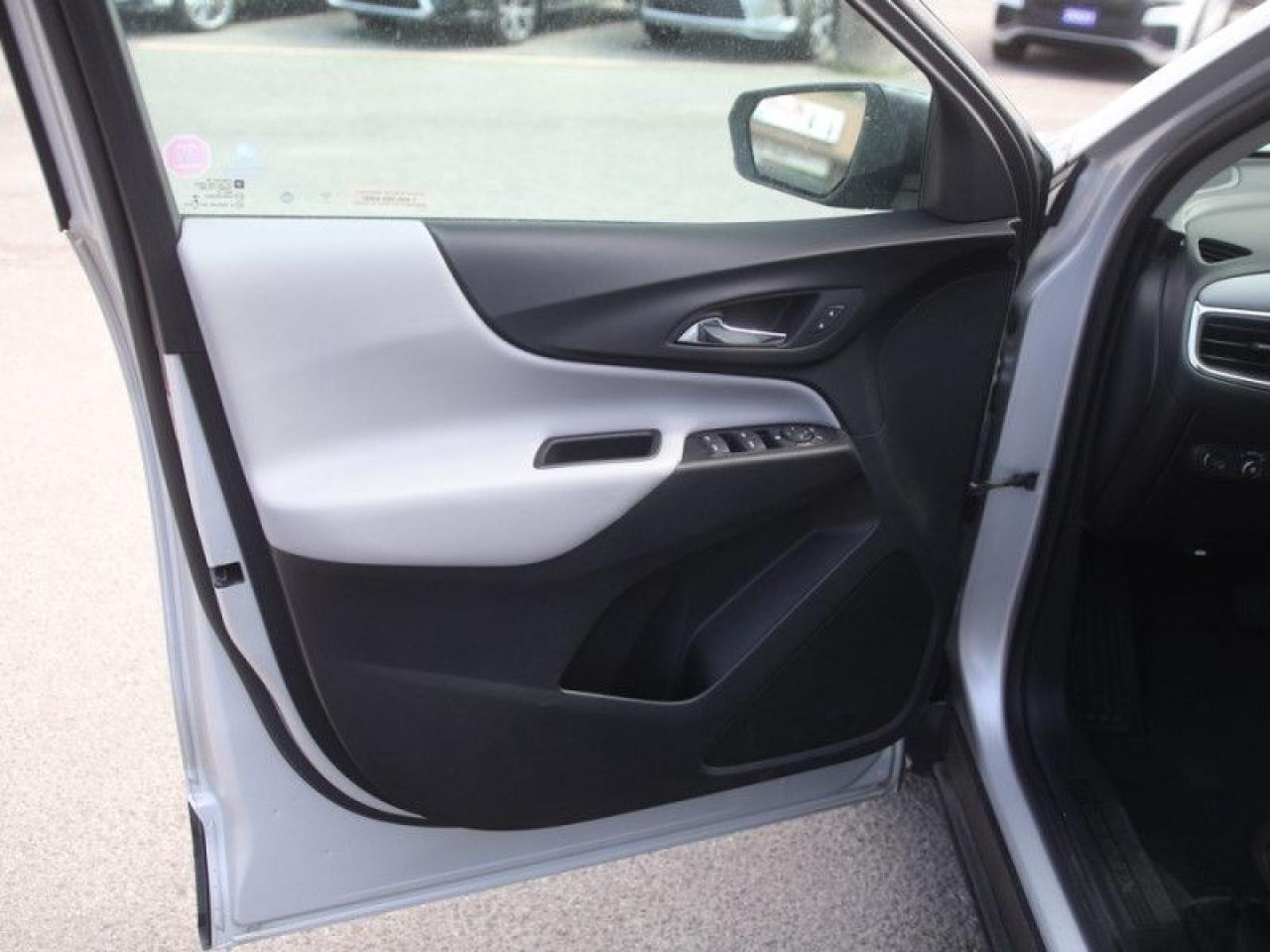 2019 Chevrolet Equinox LS  **LOW KMS - APPLE CP** Photo