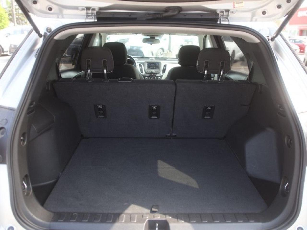 2019 Chevrolet Equinox LS  **LOW KMS - APPLE CP** Photo