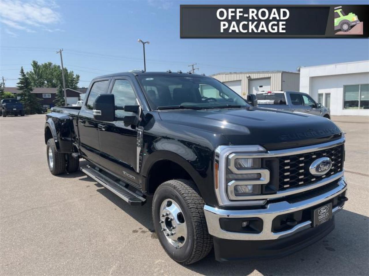 2025 Ford F-350 Super Duty Lariat Photo2