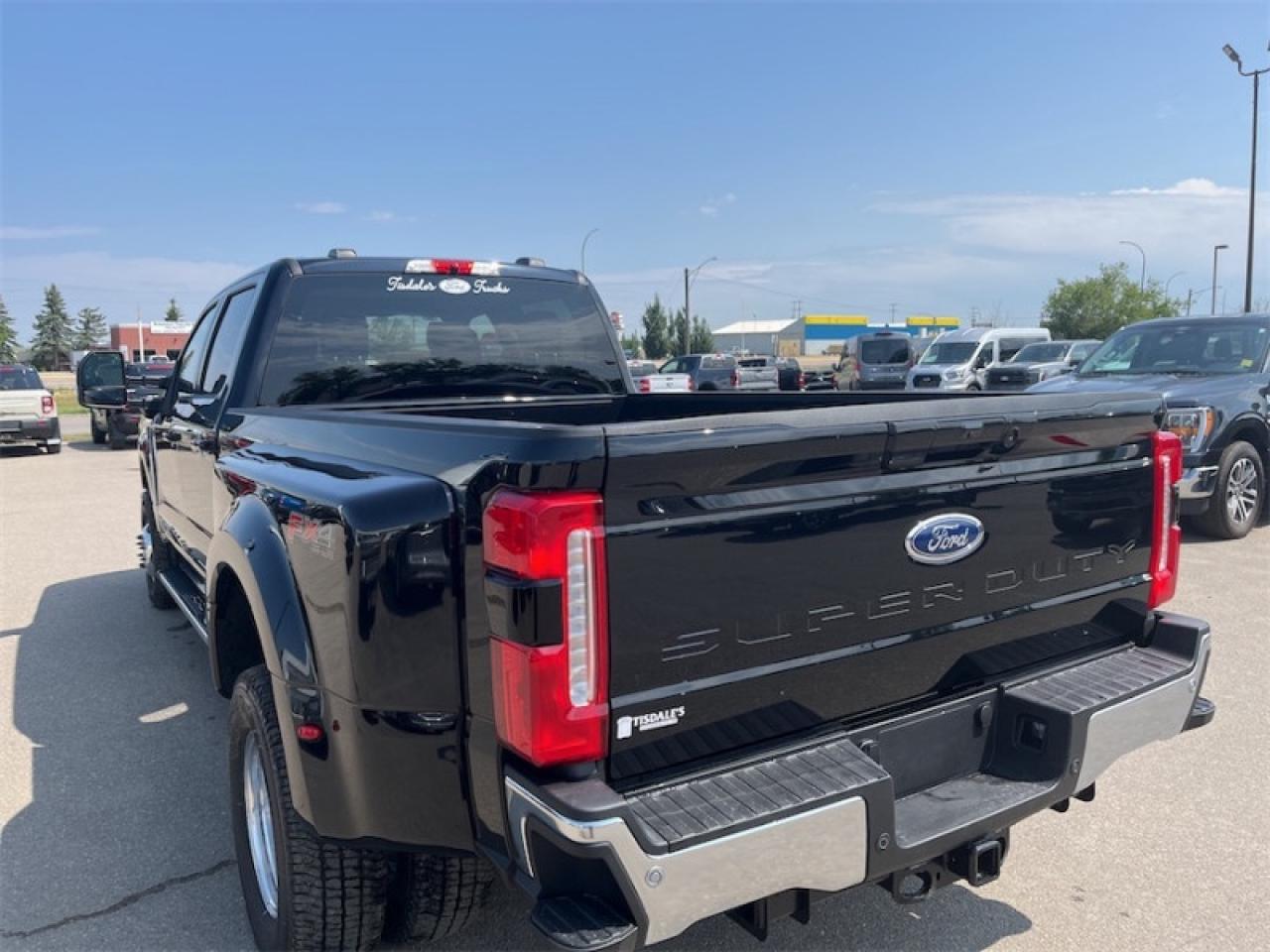 2025 Ford F-350 Super Duty Lariat Photo5