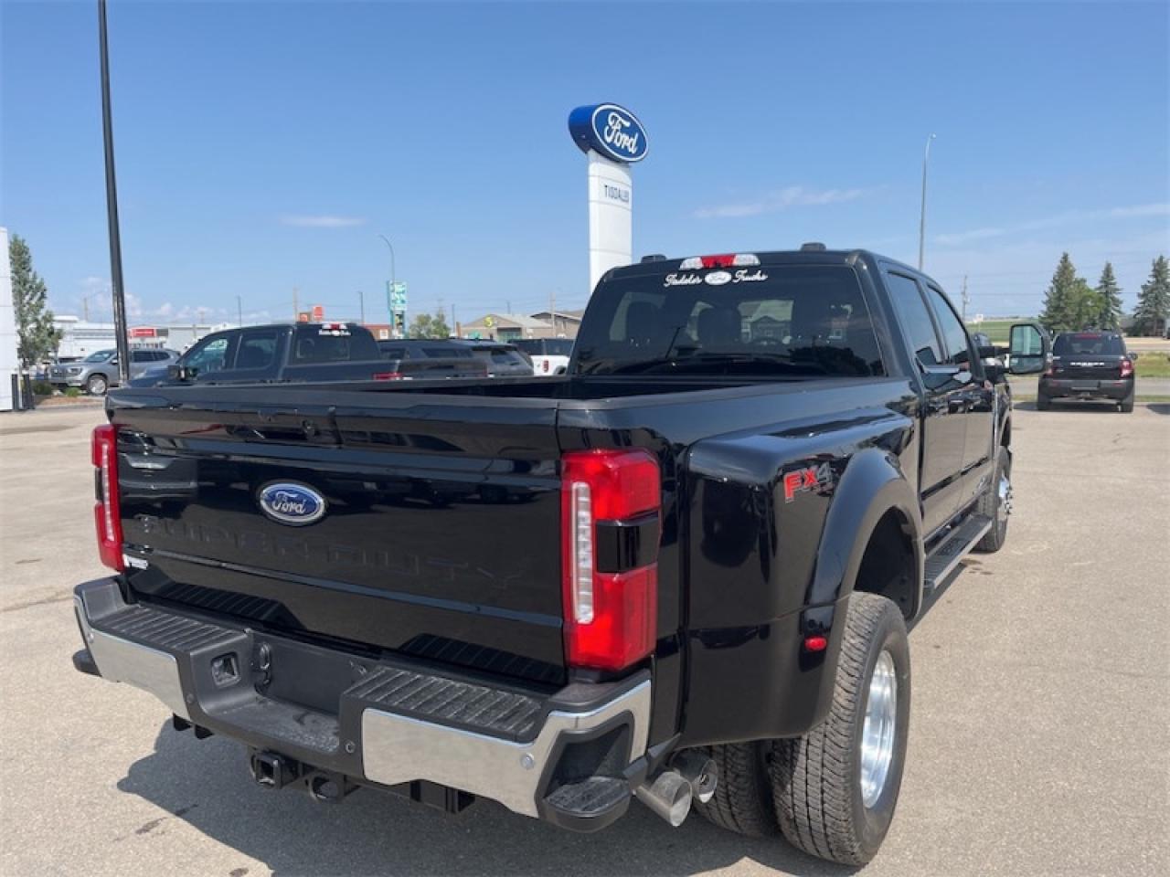 2025 Ford F-350 Super Duty Lariat Photo5