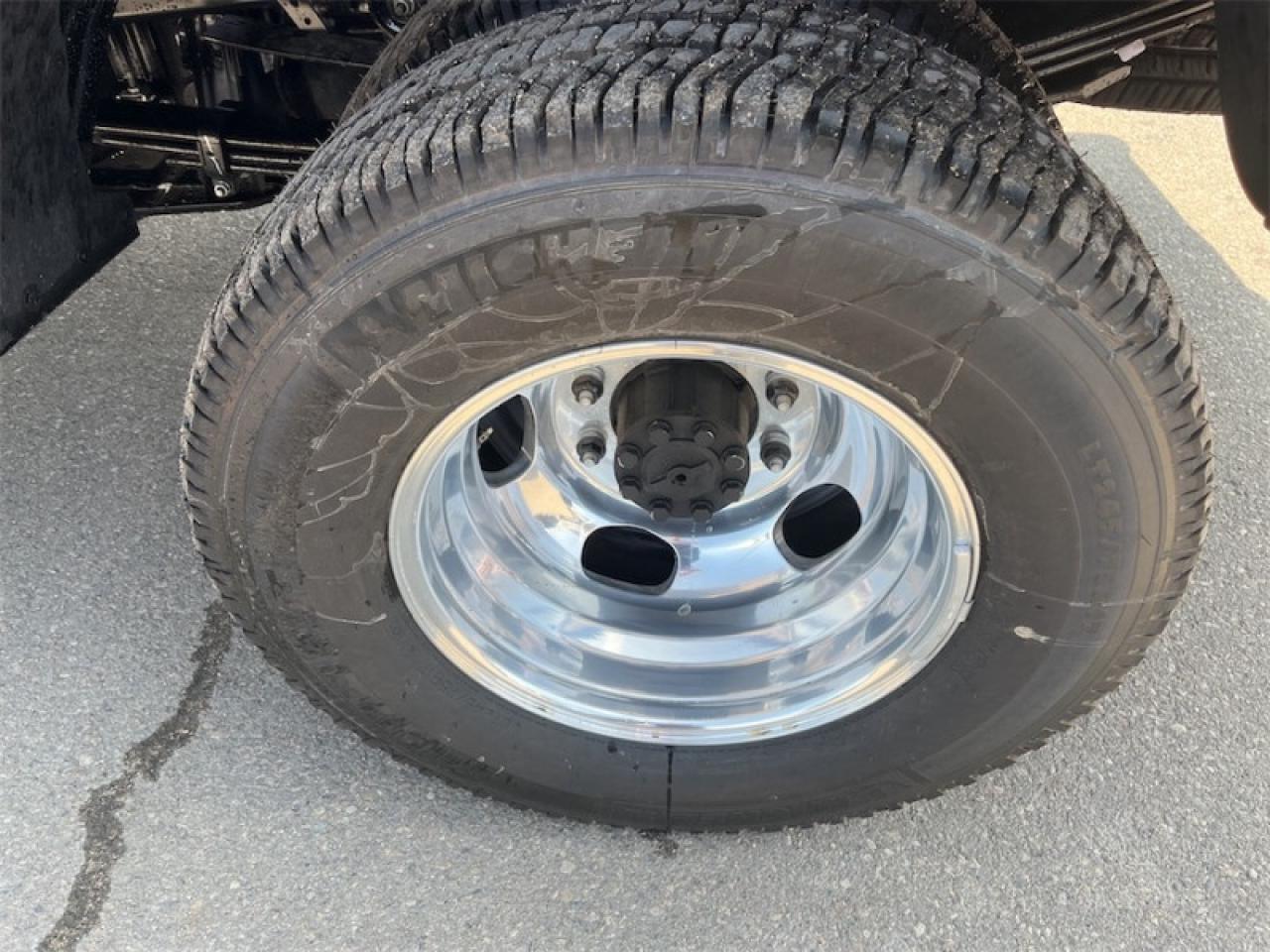 2025 Ford F-350 Super Duty Lariat Photo5