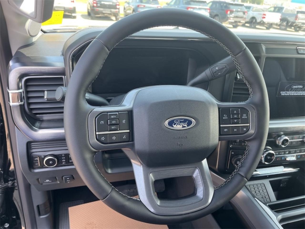 2025 Ford F-350 Super Duty Lariat Photo5