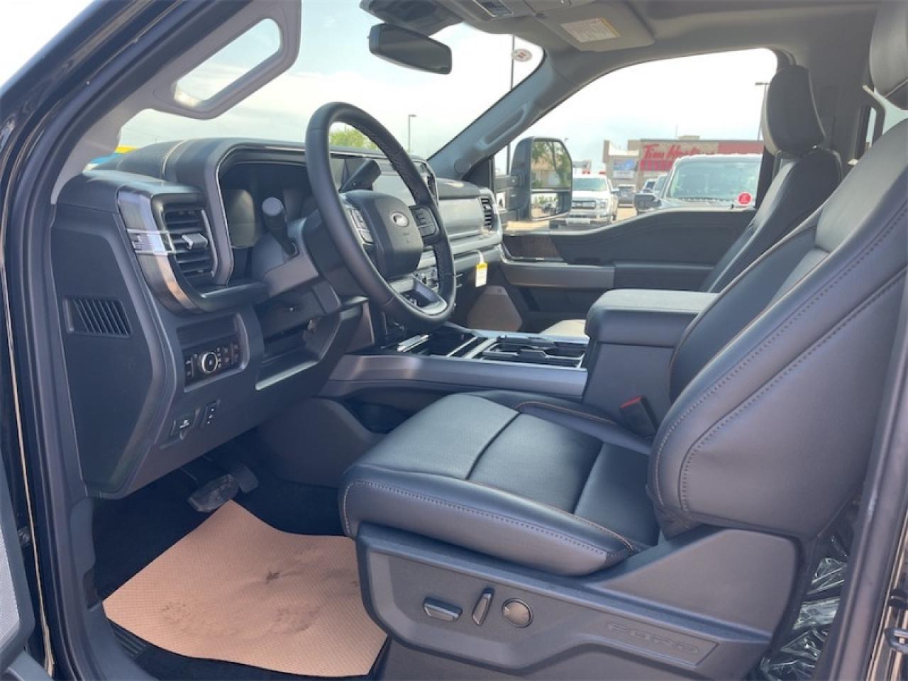 2025 Ford F-350 Super Duty Lariat Photo5