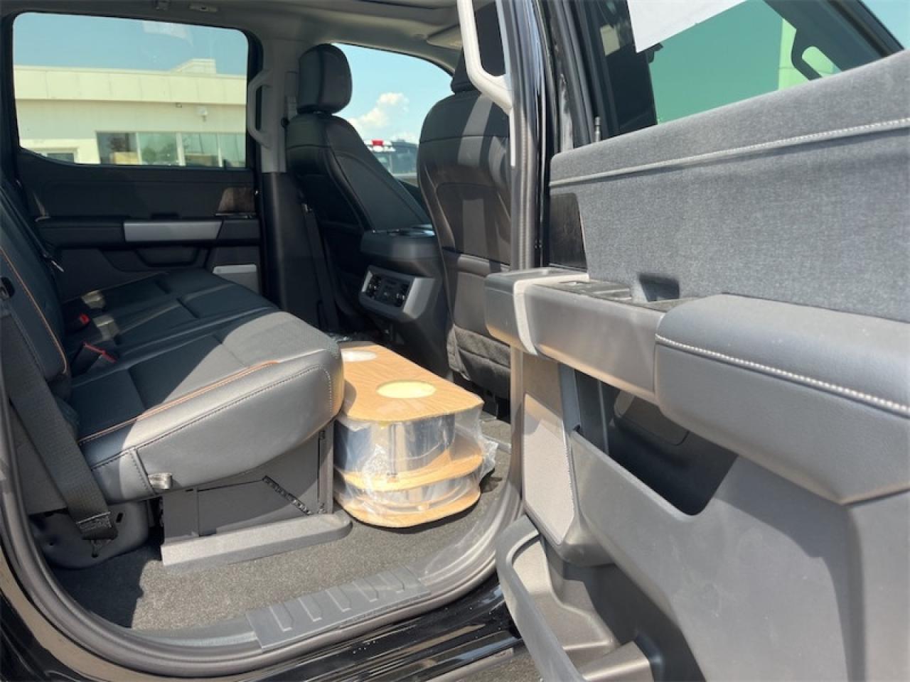 2025 Ford F-350 Super Duty Lariat Photo5