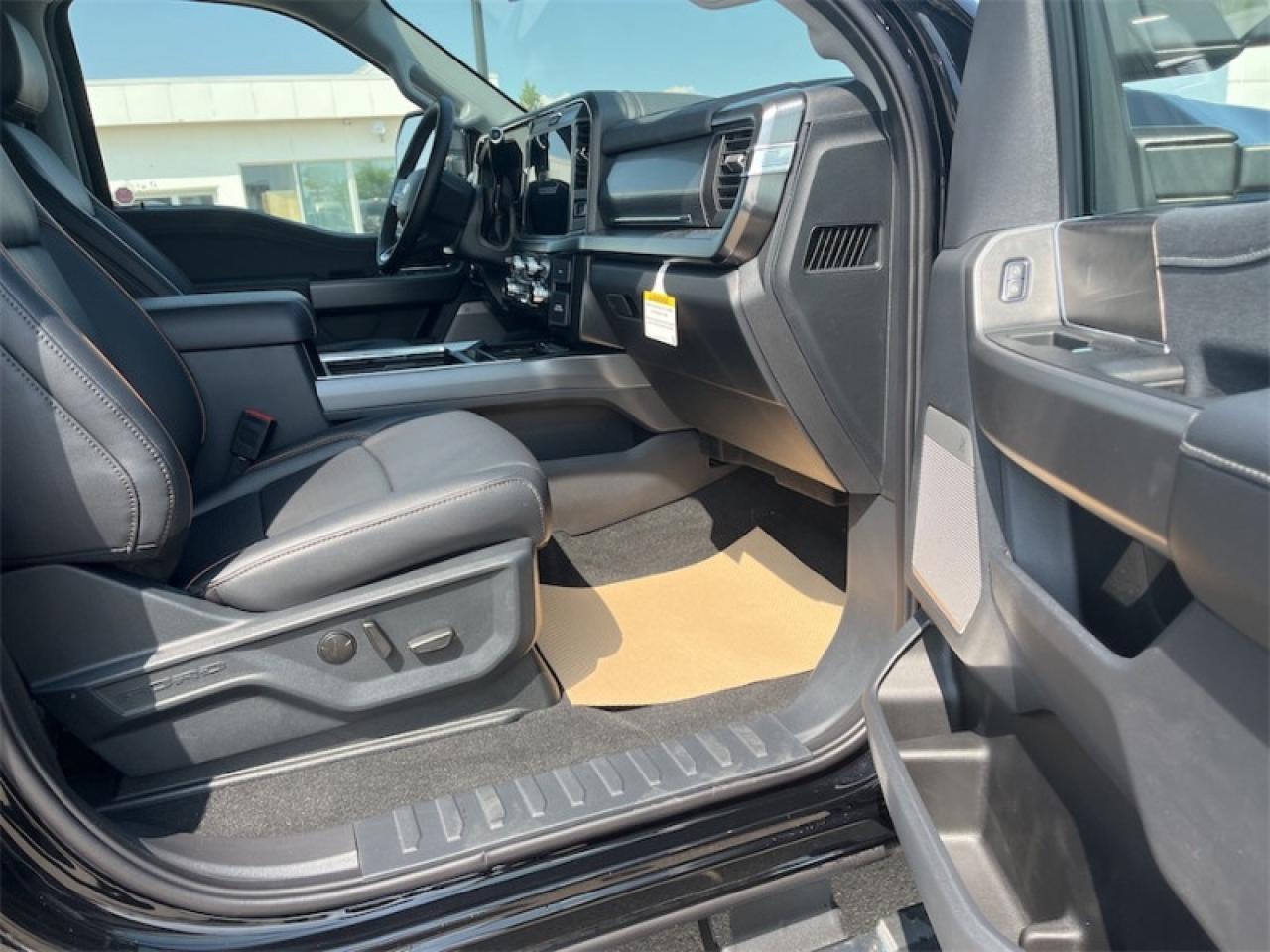 2025 Ford F-350 Super Duty Lariat Photo5