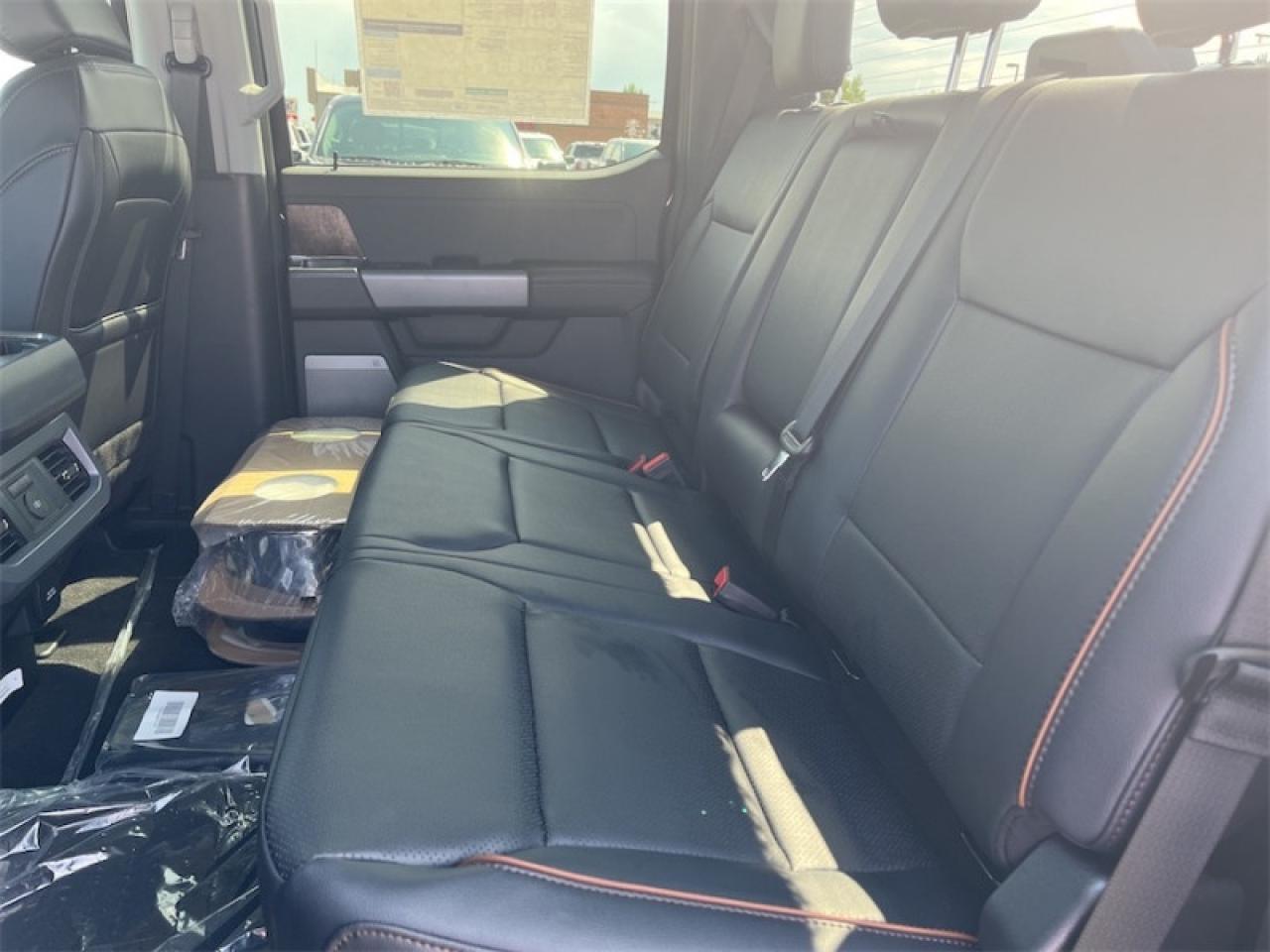 2025 Ford F-350 Super Duty Lariat Photo5