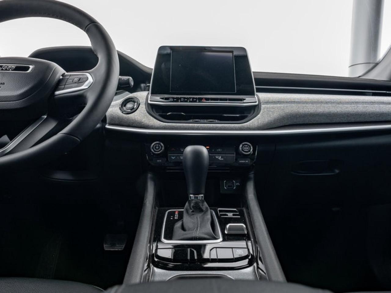 2025 Jeep Compass NORTH Photo