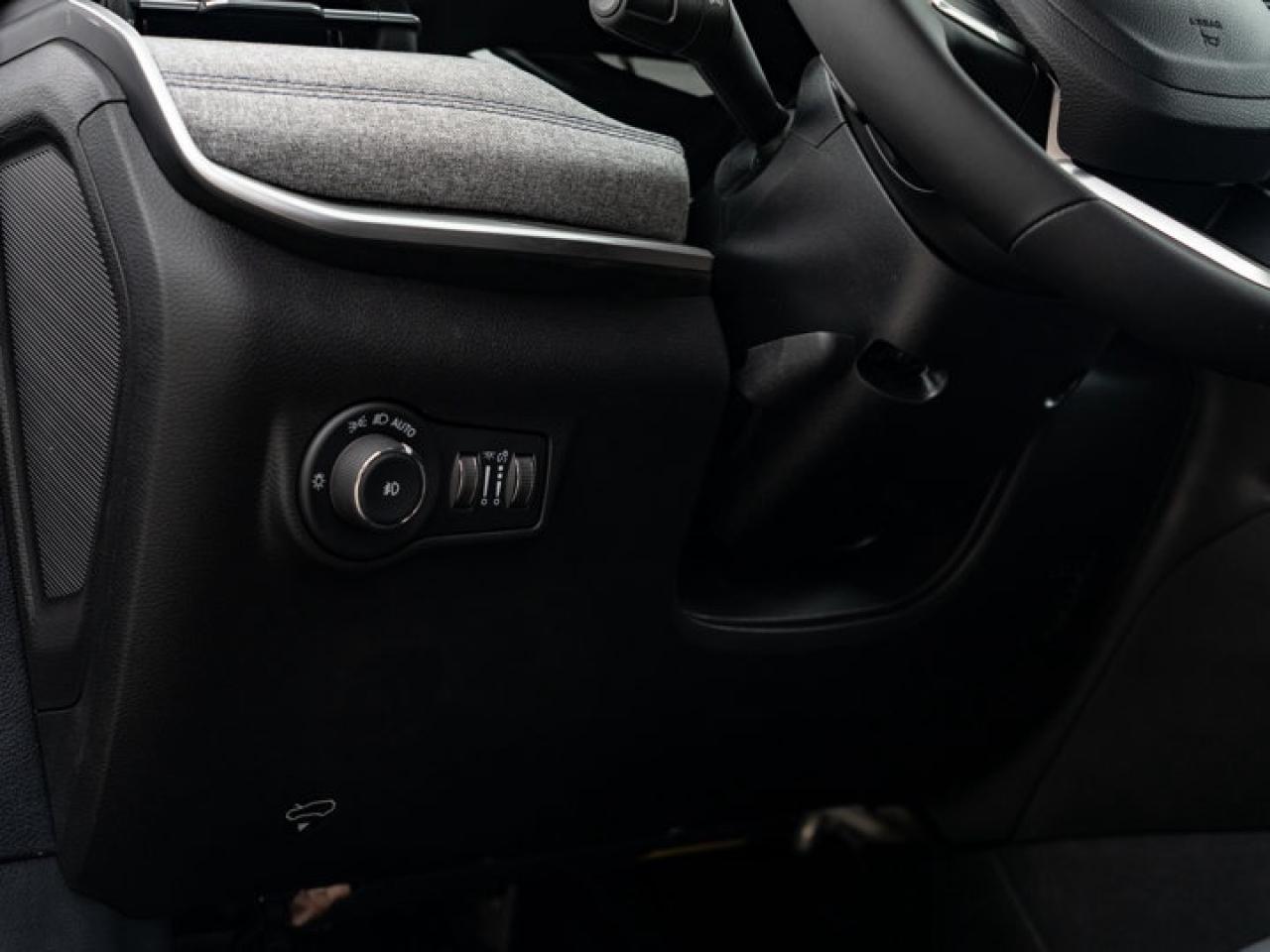 2025 Jeep Compass NORTH Photo