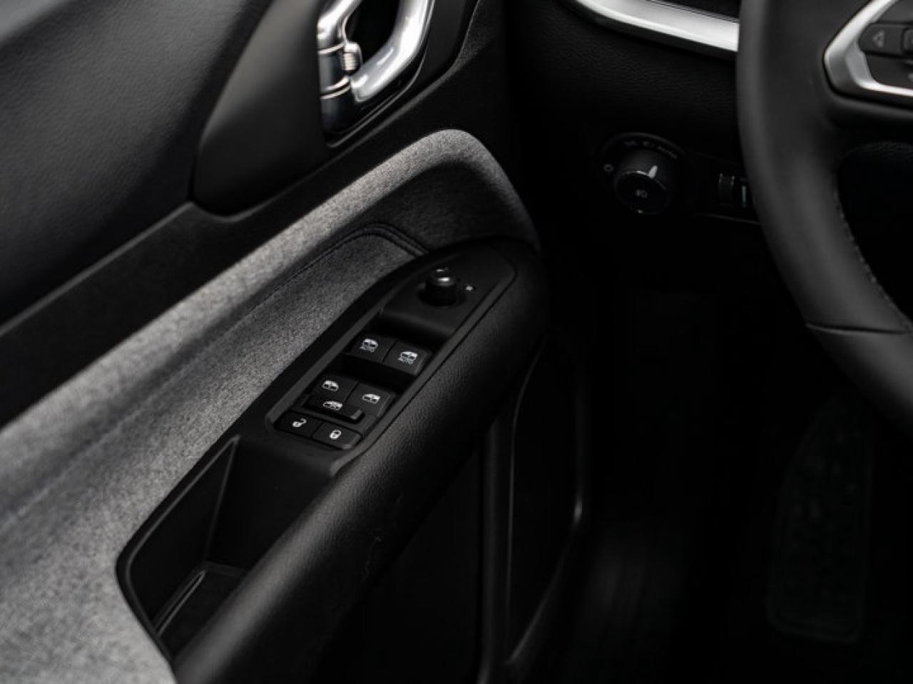 2025 Jeep Compass NORTH Photo