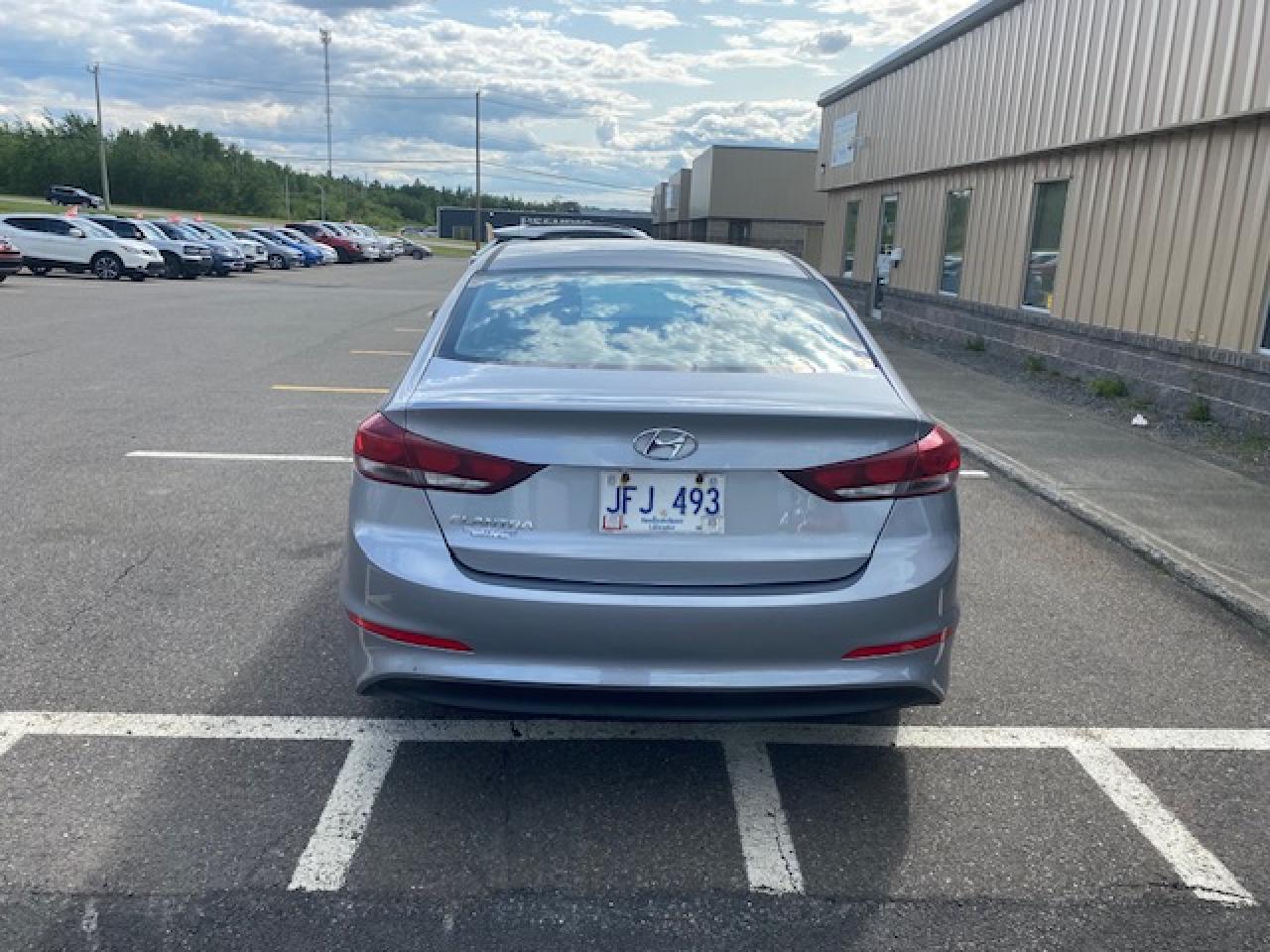 2017 Hyundai Elantra LE - Photo #3