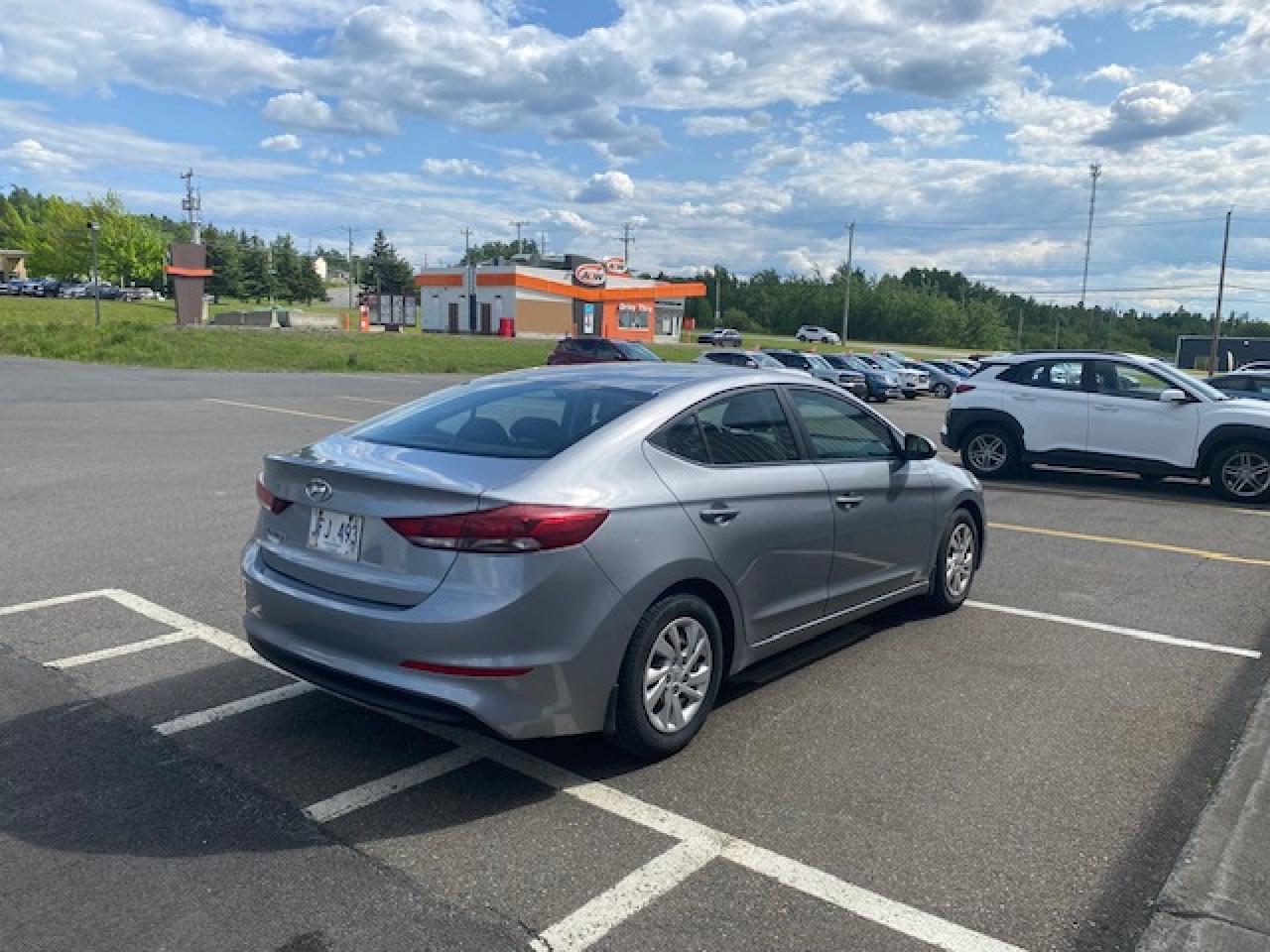 2017 Hyundai Elantra LE - Photo #5