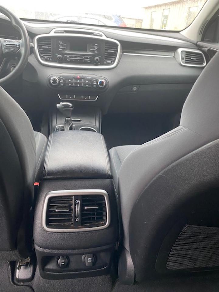 2017 Kia Sorento LX - Photo #9