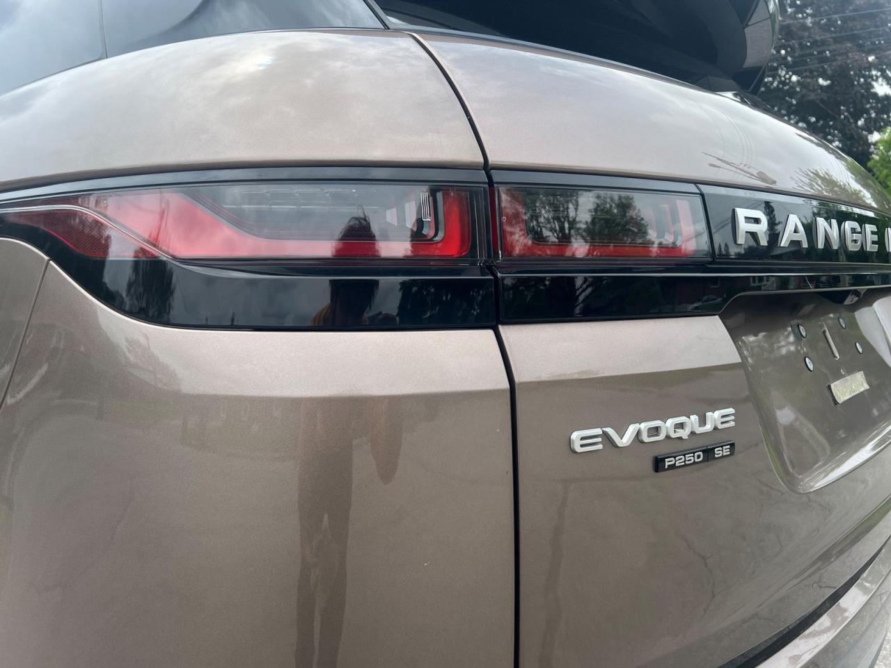 2020 Land Rover Evoque SE - Photo #6