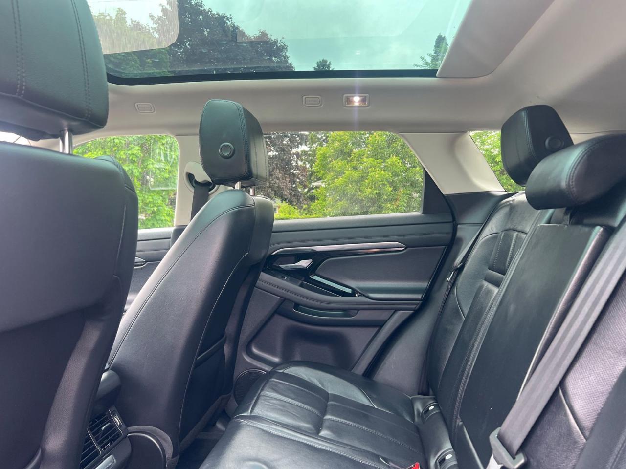 2020 Land Rover Evoque SE - Photo #9