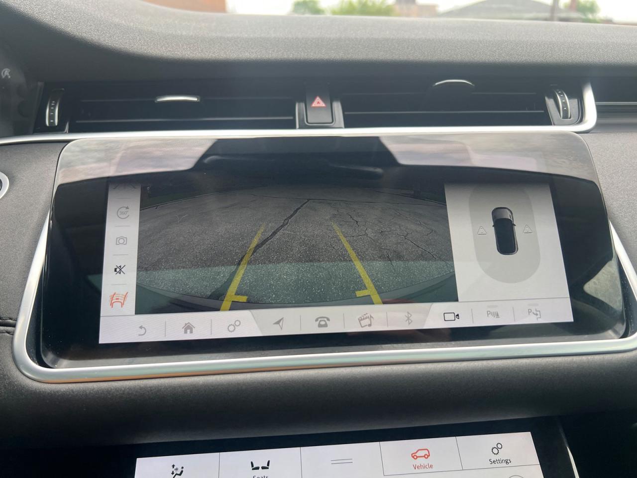 2020 Land Rover Evoque SE - Photo #14