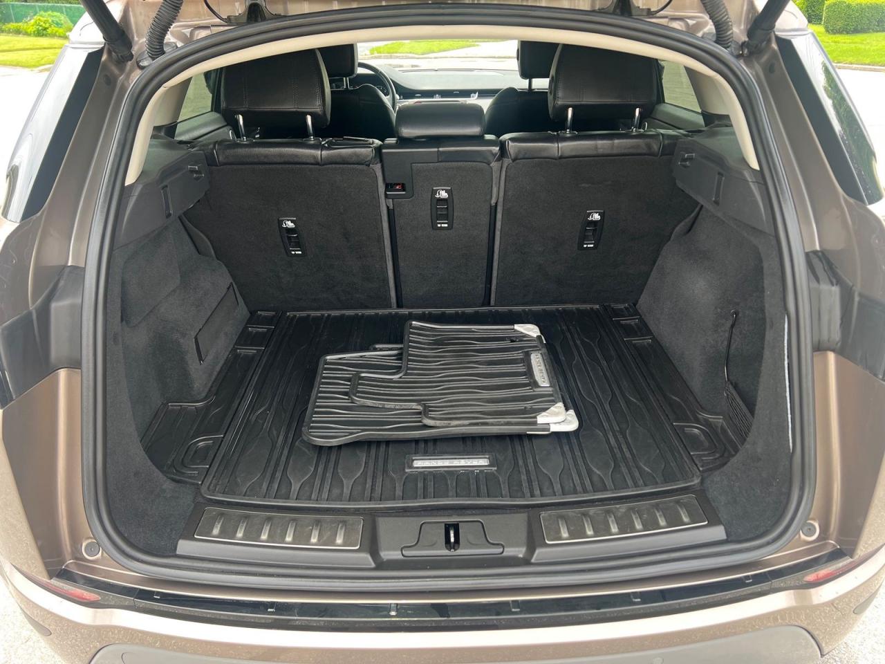 2020 Land Rover Evoque SE - Photo #5