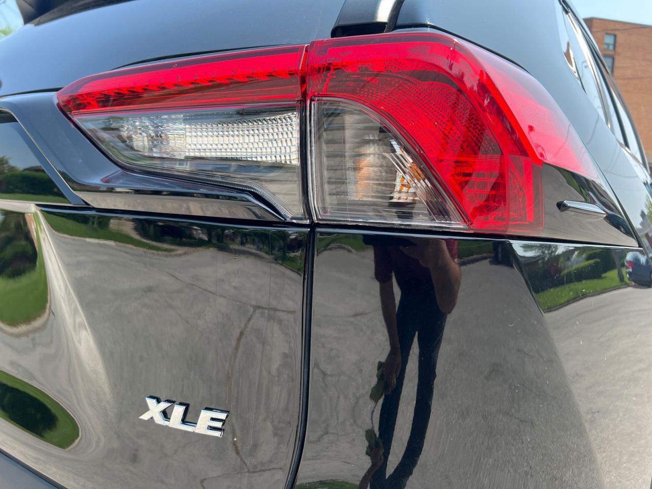 2021 Toyota RAV4 XLE AWD - Photo #5