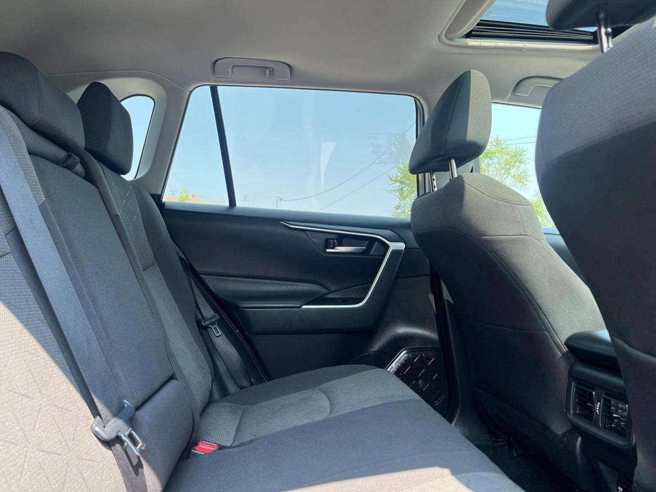 2021 Toyota RAV4 XLE AWD - Photo #7
