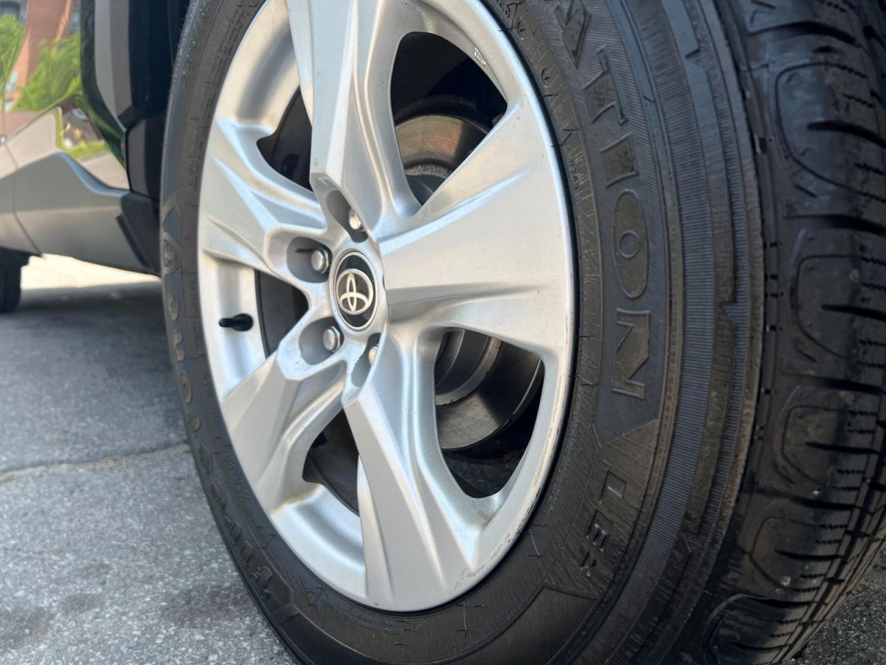 2021 Toyota RAV4 XLE AWD - Photo #9