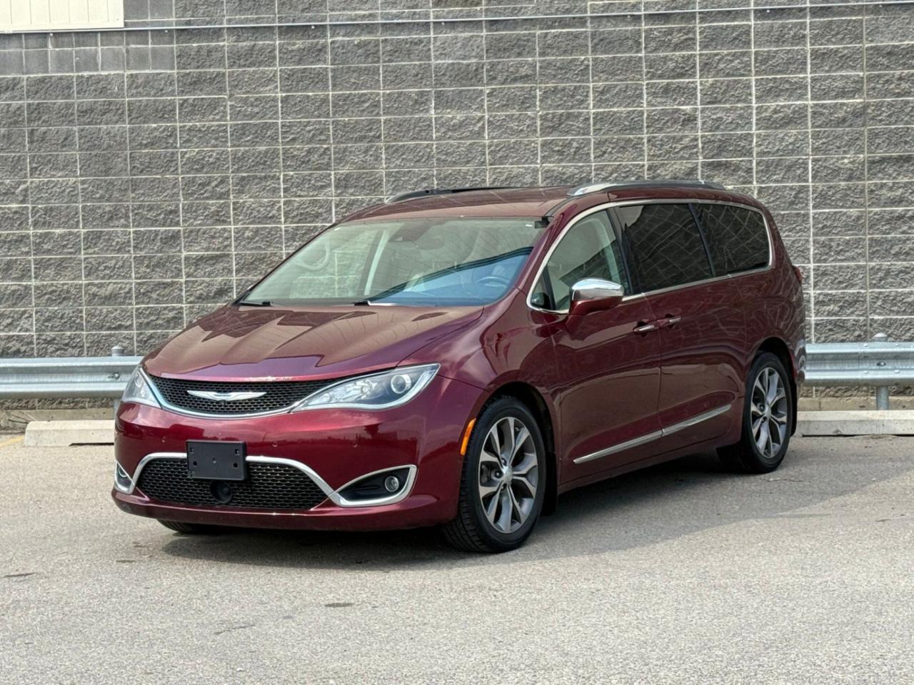 Used 2017 Chrysler Pacifica 4dr Wgn Limited| $0 DOWN | EVERYONE APPROVED! for sale in Calgary, AB