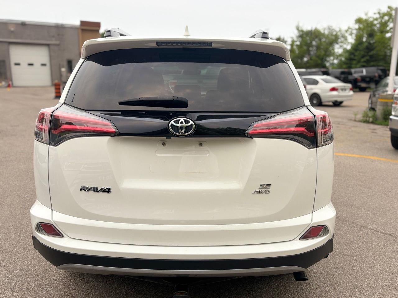 2017 Toyota RAV4  AWD SE,LEATHER,SUNROOF,ALLOYS,NAVIGATION,SAFETY INCLUD Photo4