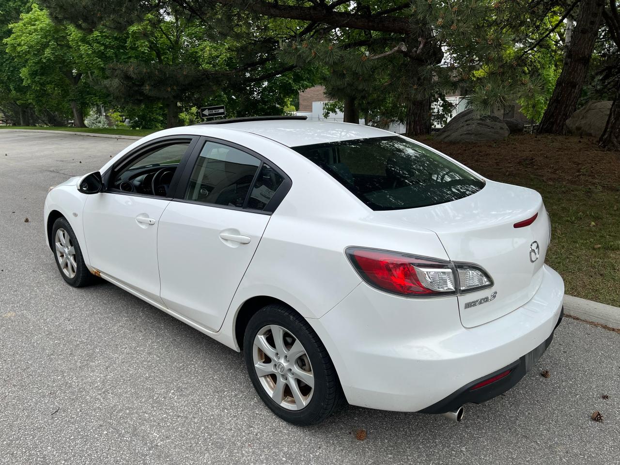 2010 Mazda MAZDA3 2010 MAZDA 3 GS - 1 LOCAL FEMALE OWNER!! - Photo #2
