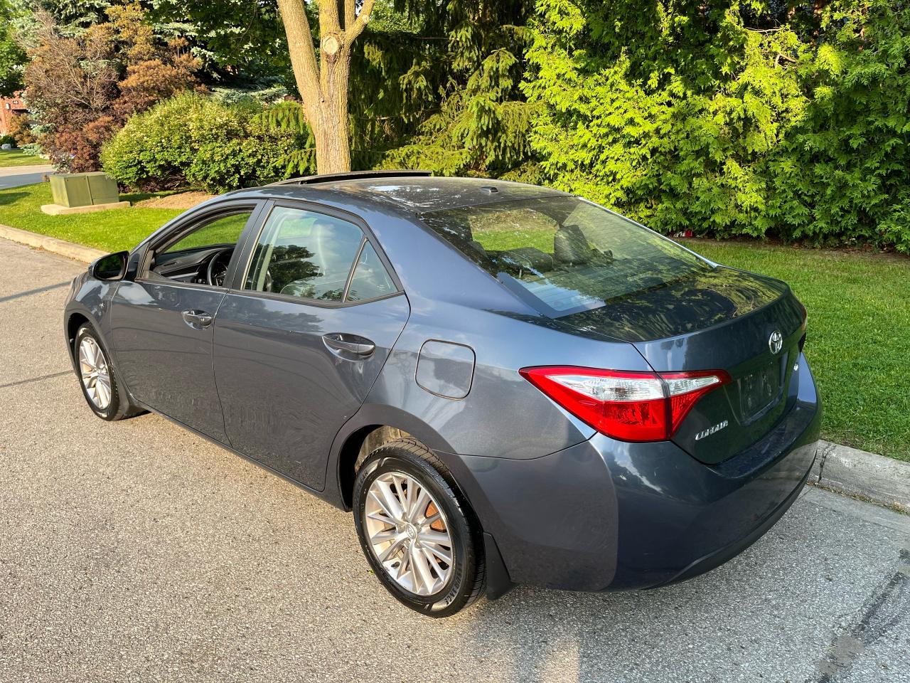 2014 Toyota Corolla LE-1 LOCAL FEMALE OWNER! LEATHER/S.ROOF! NO CLAIMS - Photo #4
