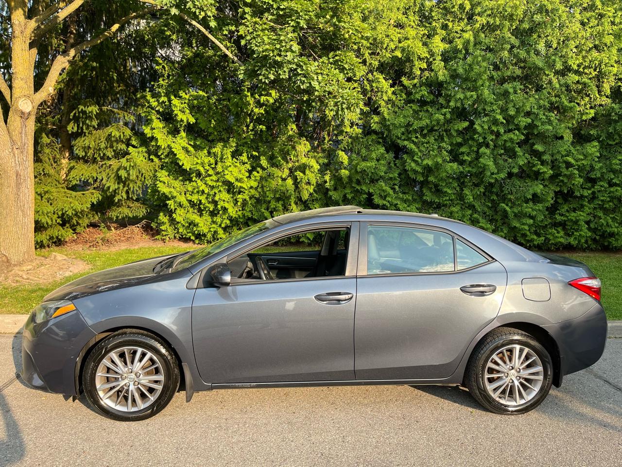 2014 Toyota Corolla LE-1 LOCAL FEMALE OWNER! LEATHER/S.ROOF! NO CLAIMS - Photo #3