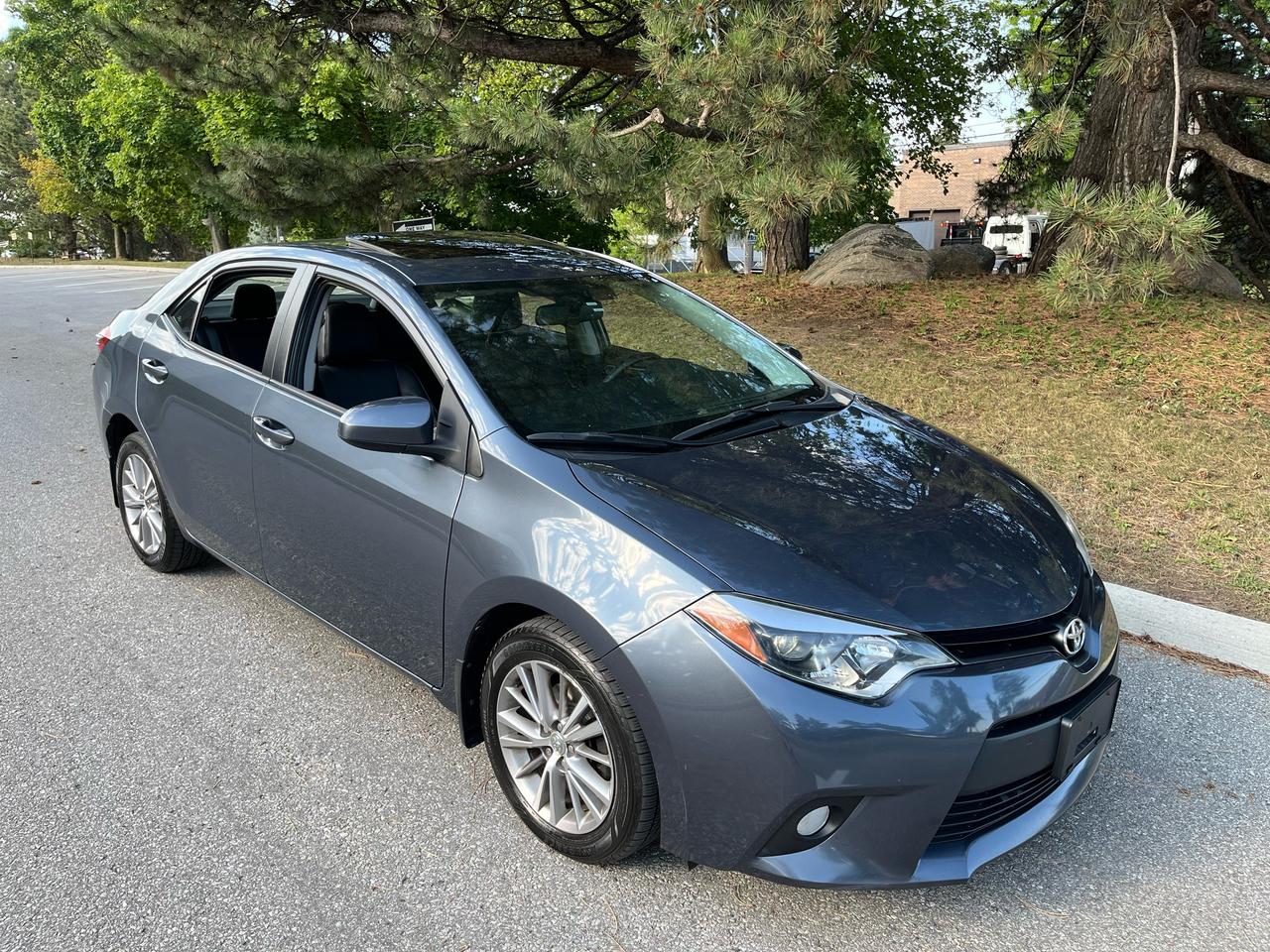 2014 Toyota Corolla LE-1 LOCAL FEMALE OWNER! LEATHER/S.ROOF! NO CLAIMS - Photo #1