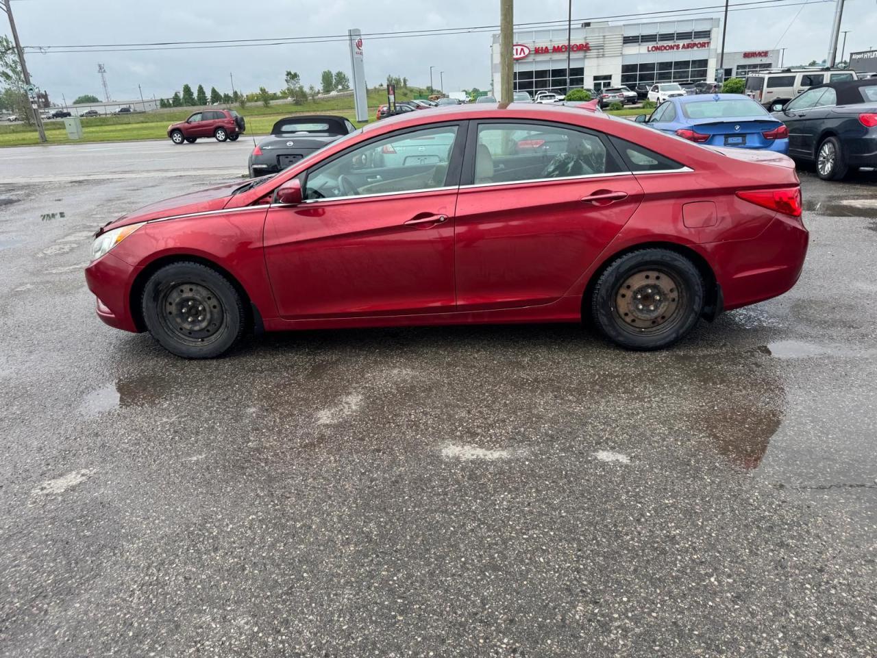 2011 Hyundai Sonata GL, AUTO, NEW ENGINE, 2 SETS OF WHEELS, CERTIFIED - Photo #2
