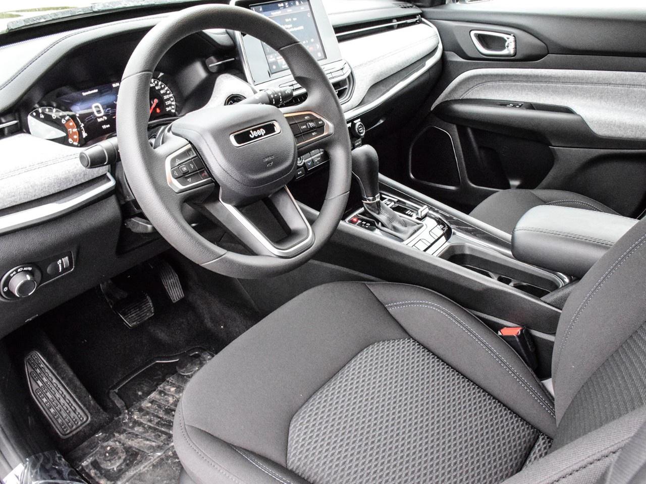 2025 Jeep Compass NORTH 4X4 Photo