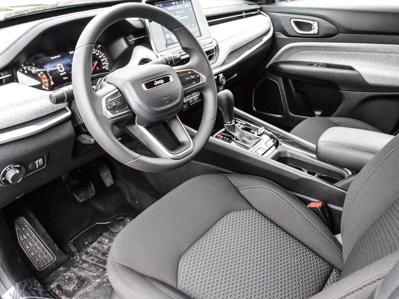 2025 Jeep Compass NORTH 4X4 Photo