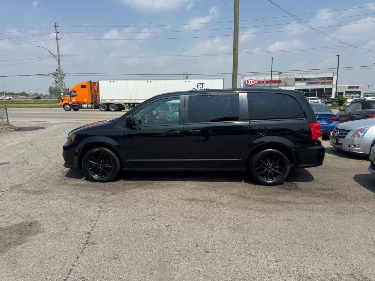 2018 Dodge Grand Caravan GT, ALLOYS, LEATHER, ONLY 124KMS, CERTIFIED - Photo #2