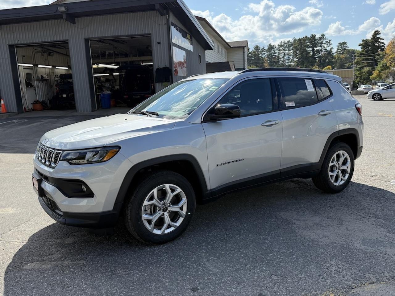 2025 Jeep Compass NORTH 4X4 Photo2