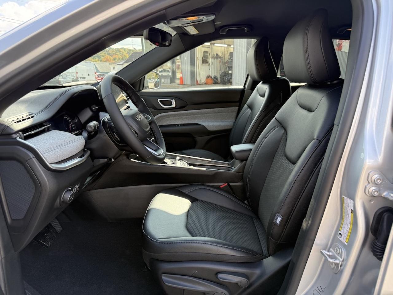 2025 Jeep Compass NORTH 4X4 Photo