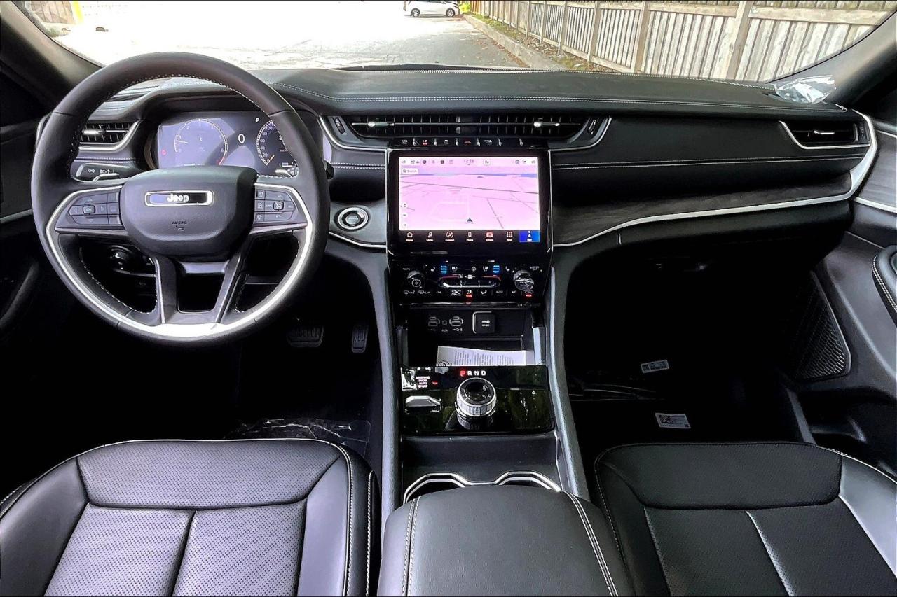2025 Jeep Grand Cherokee L LIMITED 4X4 | LuxTech2 | PanoRoof | Black Pkg Photo