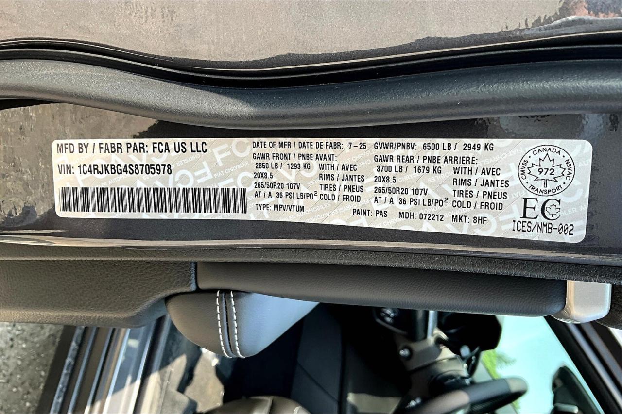 2025 Jeep Grand Cherokee L LIMITED 4X4 | LuxTech2 | PanoRoof | Black Pkg Photo