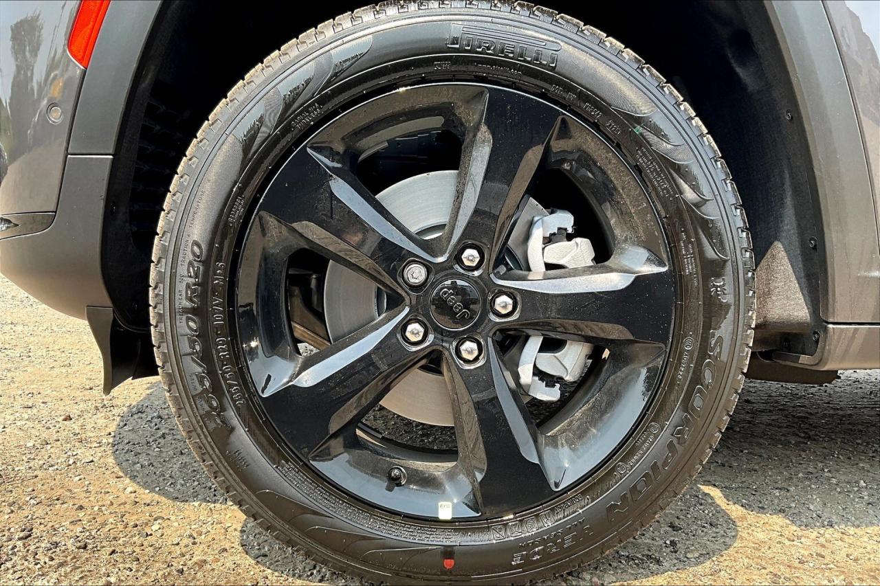 2025 Jeep Grand Cherokee L LIMITED 4X4 | LuxTech2 | PanoRoof | Black Pkg Photo