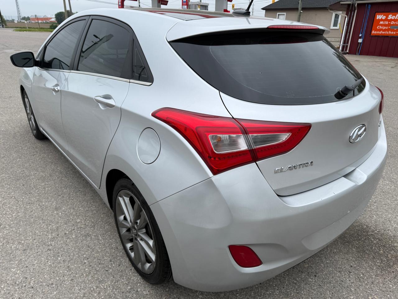 2016 Hyundai Elantra GT Limited panoramic roof heated seats navigation - Photo #8