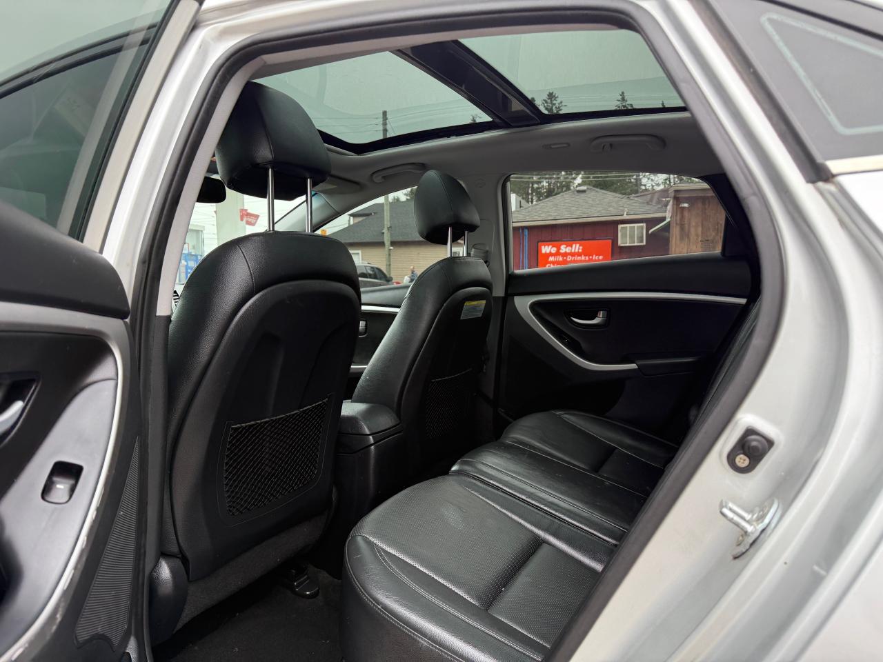 2016 Hyundai Elantra GT Limited panoramic roof heated seats navigation - Photo #9