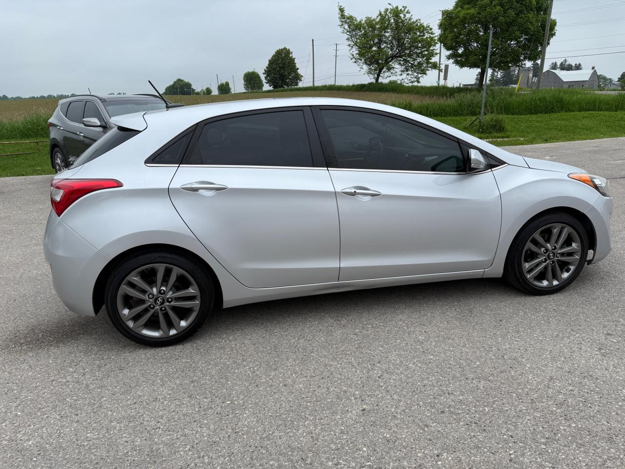 2016 Hyundai Elantra GT Limited panoramic roof heated seats navigation Photo2