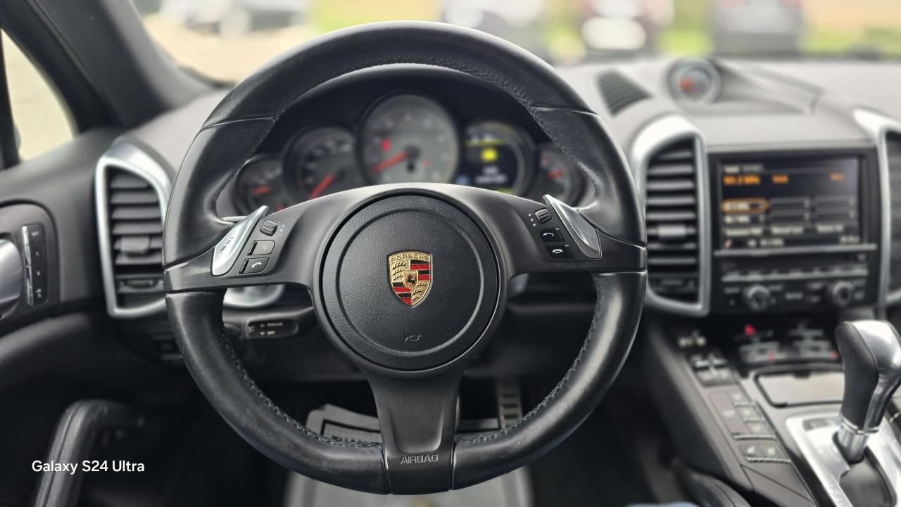 2014 Porsche Cayenne S - Photo #11