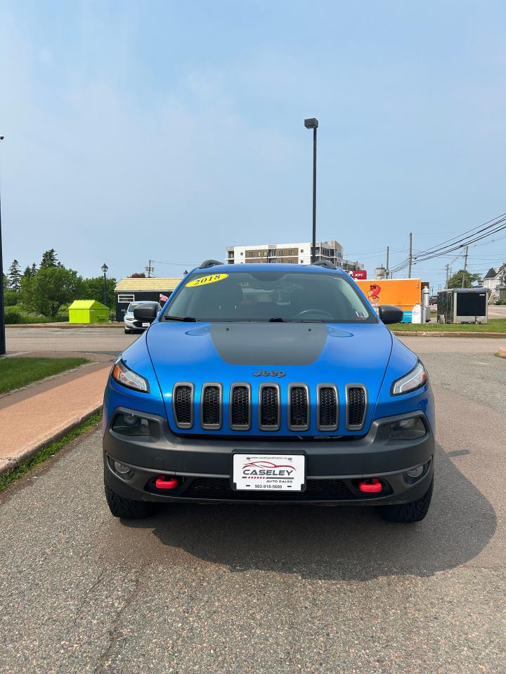 2018 Jeep Cherokee Trailhawk - Photo #2