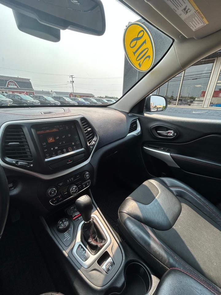 2018 Jeep Cherokee Trailhawk - Photo #10
