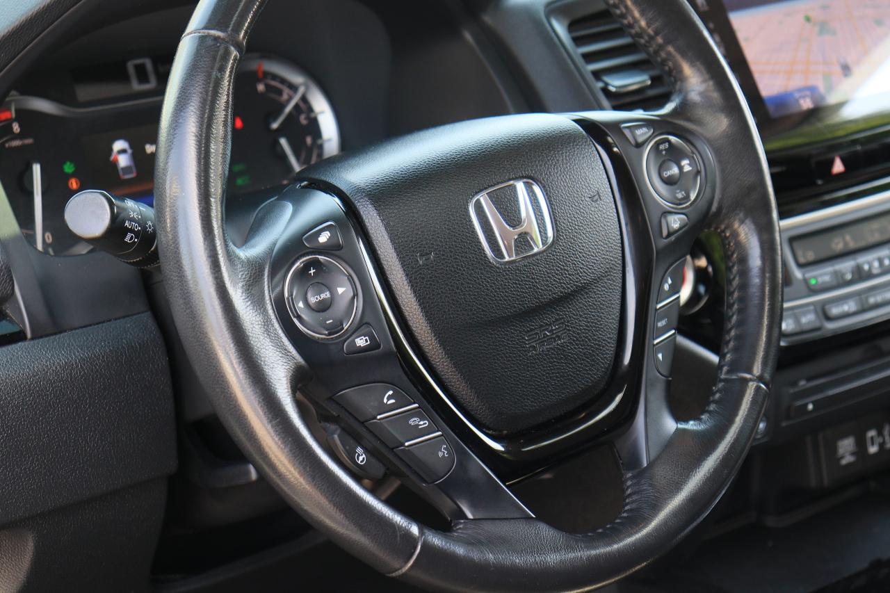2017 Honda Ridgeline Touring | AWD | Leather | Roof | Nav | Cam | Tints Photo20
