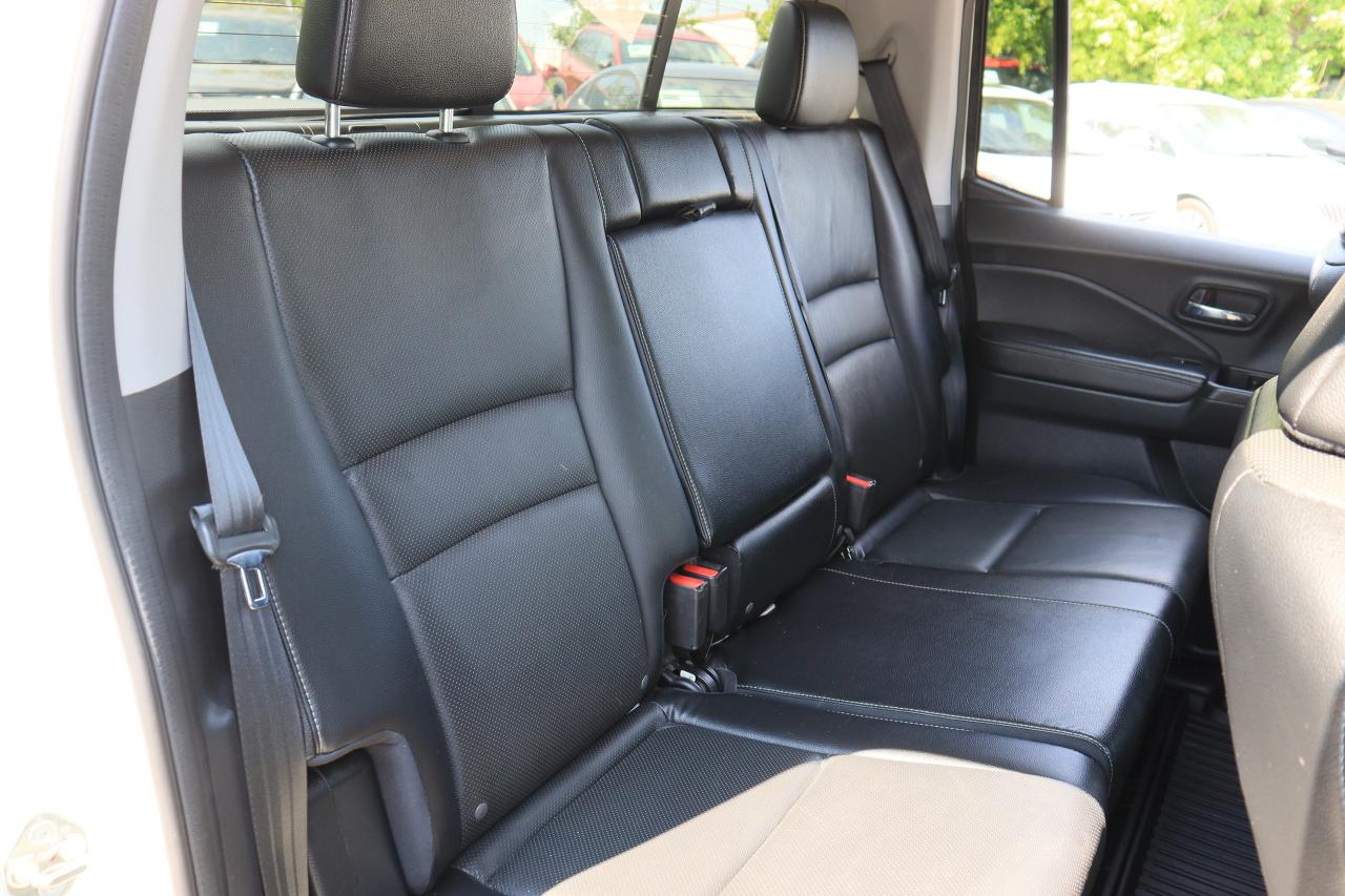 2017 Honda Ridgeline Touring | AWD | Leather | Roof | Nav | Cam | Tints Photo85
