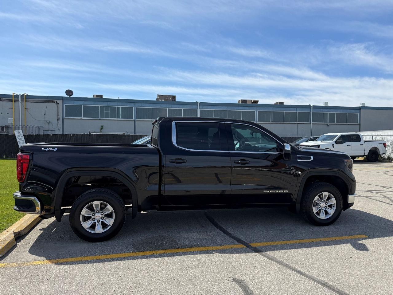 2023 GMC Sierra 1500 SLE - Photo #4