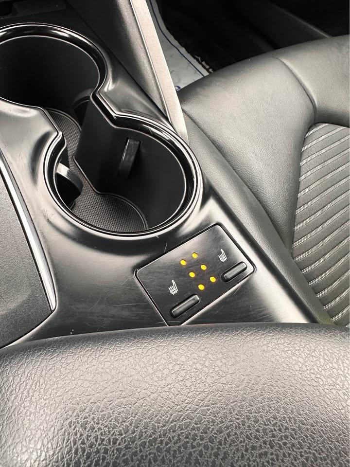 2019 Toyota Camry SE - Photo #11